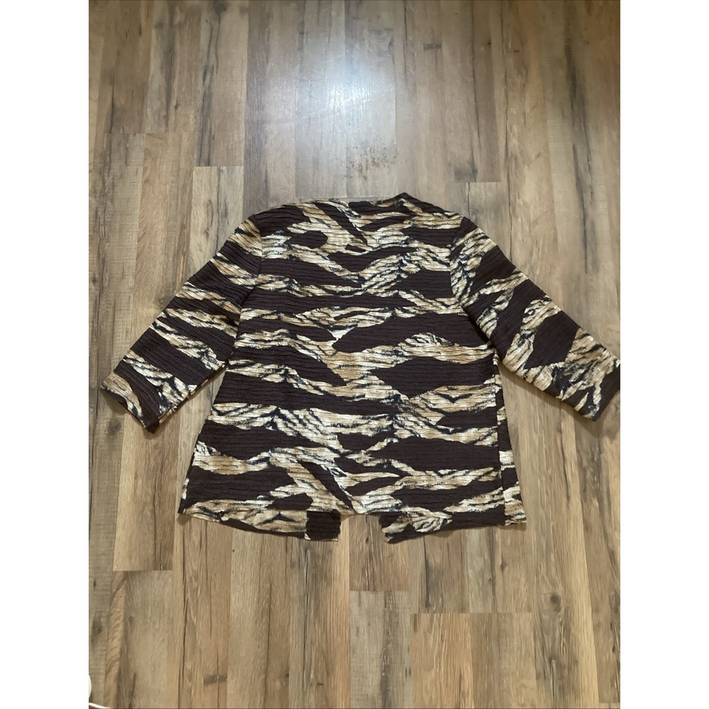 Chicos Womens Size 2 Medium Animal Print Crinkle Stretch Open 3/4 Sleeve Blouse - Picture 8 of 8